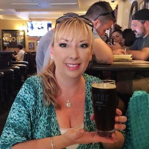 Meet your Posher, Dee dee